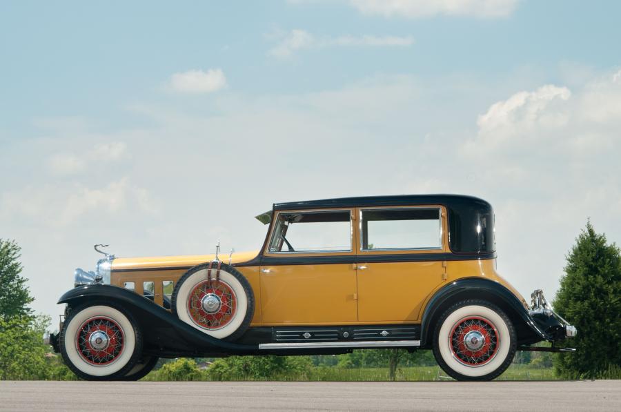  Cadillac Sixteen Madame X Club Sedan by Fleetwood 1930 года  (фото 17 из 20)